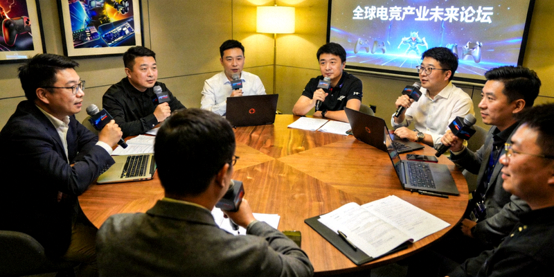 多位电竞行业领袖在论坛上围绕圆桌讨论产业未来